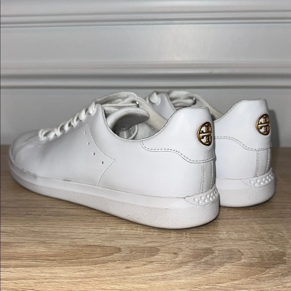 Tory Burch White “Howell Court” W DUST‎ BAG Athletic Shoes Sleek Design Sz 9 EUC